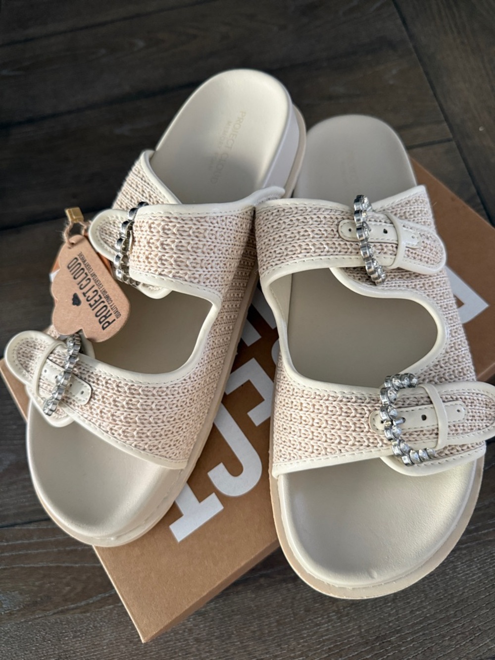 Project Cloud size 11 NWT Beige Knit Double-Buckle Slide Sandals